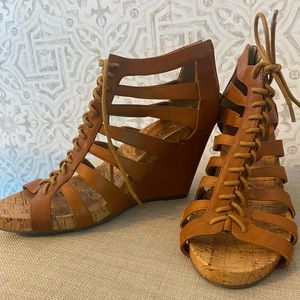 BCBG never worn woman’s lace up wedges 👡